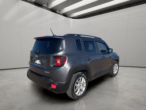 Used 2017 Jeep Renegade Latitude FWD image 5