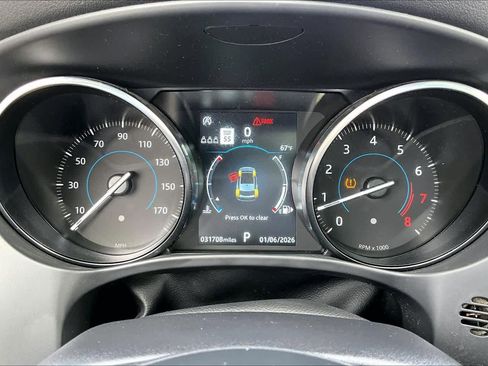 Used 2019 Jaguar F-PACE Premium image 25