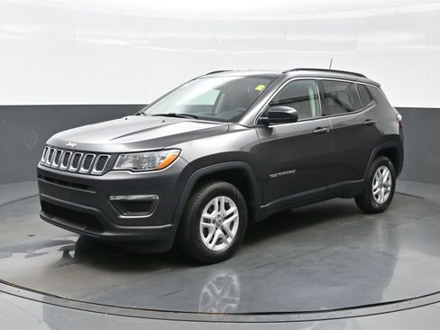 Used 2019 Jeep Compass Sport FWD image 2
