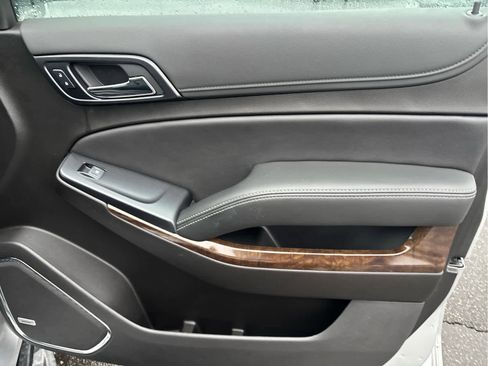 Used 2020 Chevrolet Suburban LT image 30