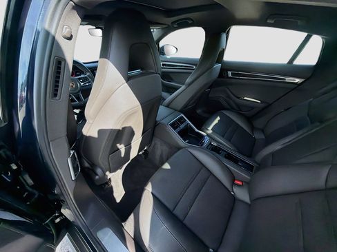 Used 2020 Porsche Panamera RWD image 24