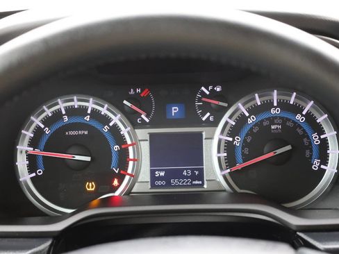 Used 2015 Toyota 4Runner SR5 w/ Convenience Package image 19