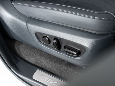 Used 2025 Lexus GX 550 image 28