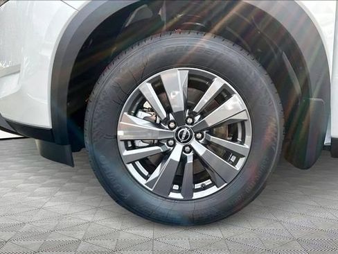 New 2025 Nissan Pathfinder SV image 12