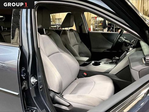 Certified 2021 Toyota Venza LE image 8