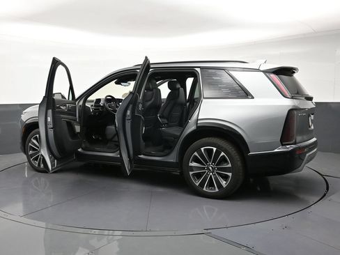 Used 2026 Cadillac Vistiq Luxury w/ LPO, Floor Liner Package AWD/4WD image 35