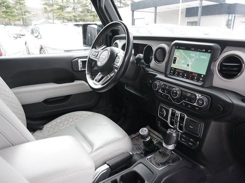 Used 2021 Jeep Wrangler Unlimited Sahara image 28