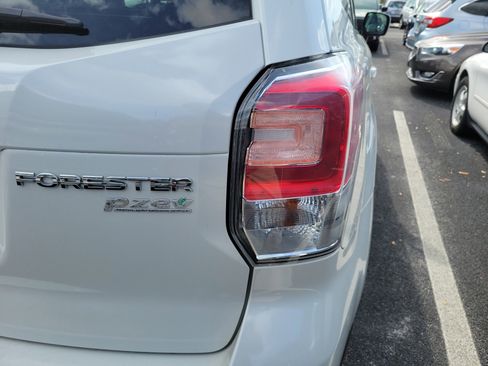 Used 2017 Subaru Forester 2.5i Premium image 6