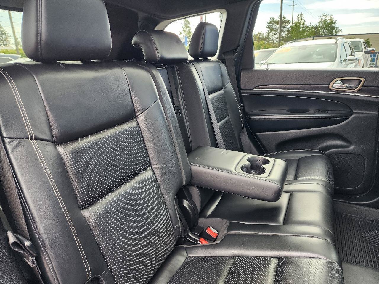 Used 2014 Jeep Grand Cherokee Limited w/ Luxury Group II AWD/4WD image 34