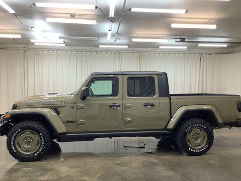 New 2026 Jeep Gladiator Willys AWD/4WD image 9