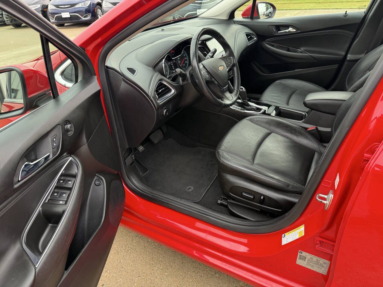 Used 2018 Chevrolet Cruze Premier FWD image 5