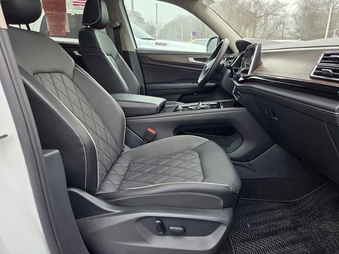 Used 2024 Volkswagen Atlas SEL Premium R-Line image 31