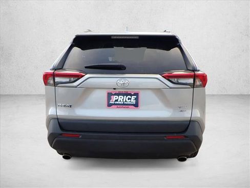Used 2022 Toyota RAV4 XLE image 3