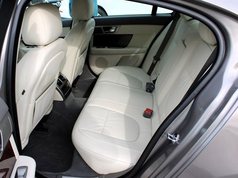 Used 2009 Jaguar XF Premium image 19