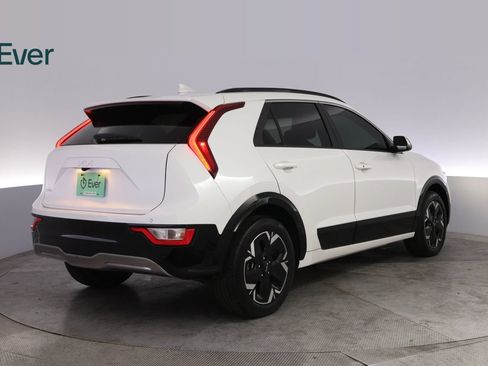 Used 2024 Kia Niro Wind FWD image 3