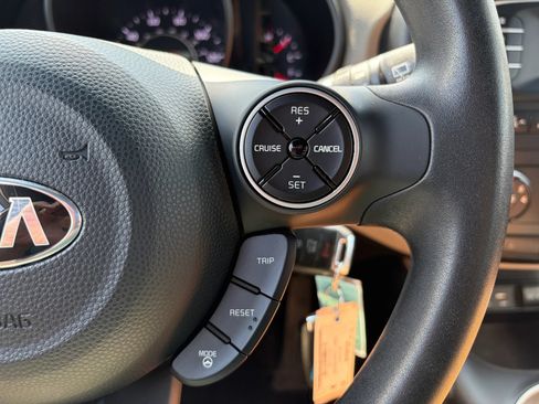 Used 2016 Kia Soul FWD image 31