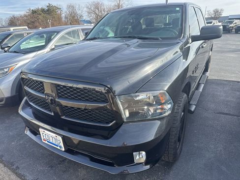 Used 2018 RAM 1500 Express w/ Black Ram 1500 Express Group image 8