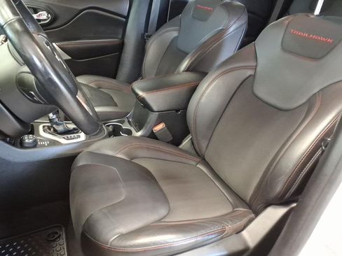 Used 2018 Jeep Cherokee Trailhawk w/ Comfort & Convenience Group AWD/4WD image 18