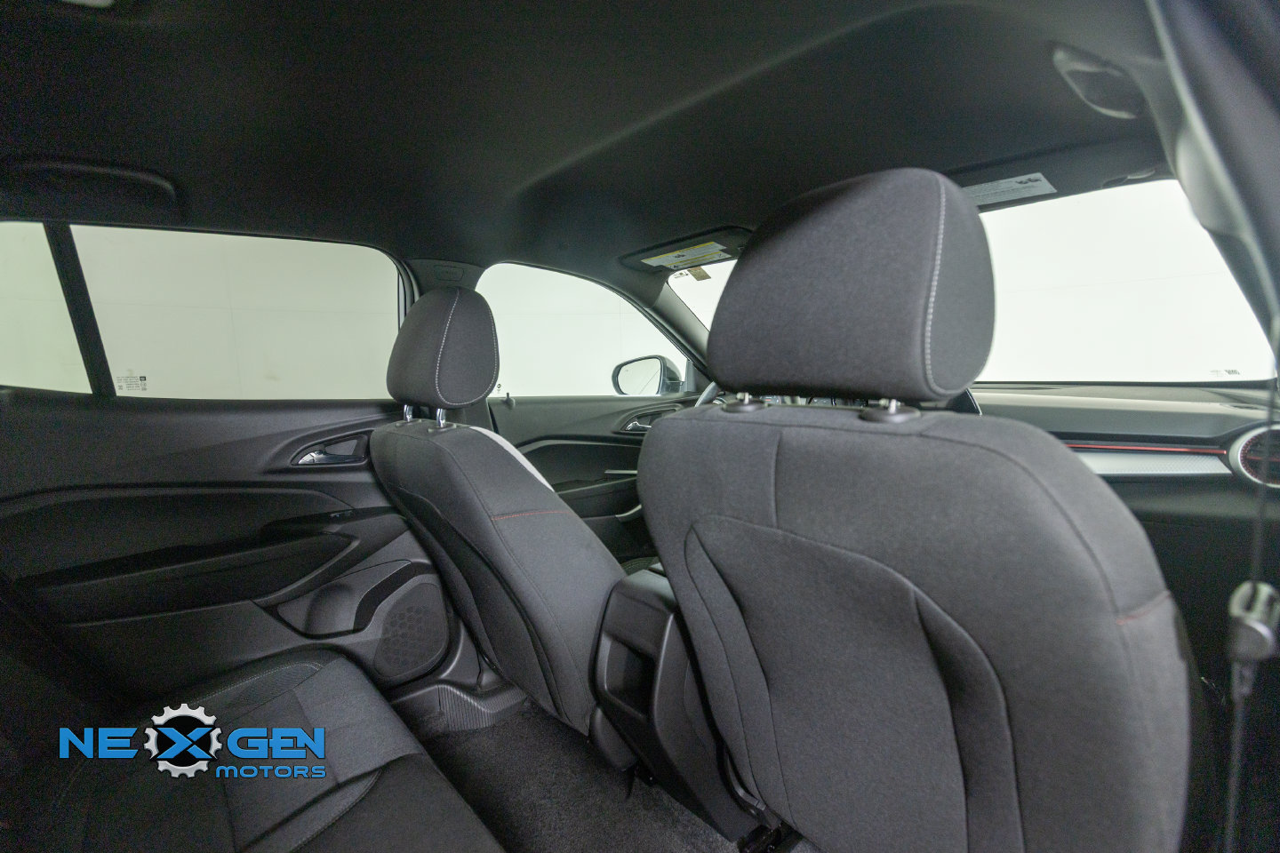 Used 2025 Chevrolet Trax RS w/ Driver Confidence Package FWD image 38
