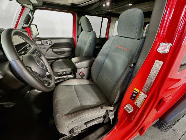 Used 2025 Jeep Wrangler Unlimited Rubicon w/ Convenience Group AWD/4WD image 26