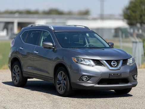 Used 2016 Nissan Rogue SL w/ SL Premium Package image 1