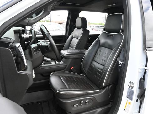 Used 2025 GMC Sierra 2500 AT4X AWD/4WD image 17