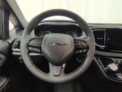 Certified 2023 Chrysler Pacifica Touring-L w/ S Appearance Package image 23