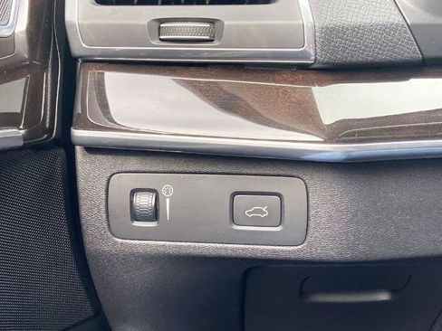 Used 2019 Volvo XC90 T6 Momentum w/ Protection Package Premier image 14