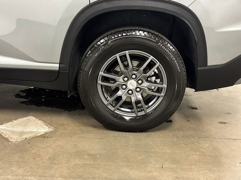 Used 2025 GMC Acadia Elevation image 14