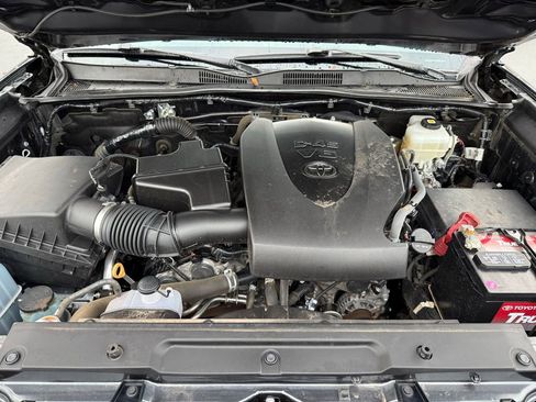 Certified 2021 Toyota Tacoma TRD Off-Road w/ Technology Package image 11