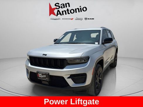 New 2025 Jeep Grand Cherokee Altitude RWD image 4