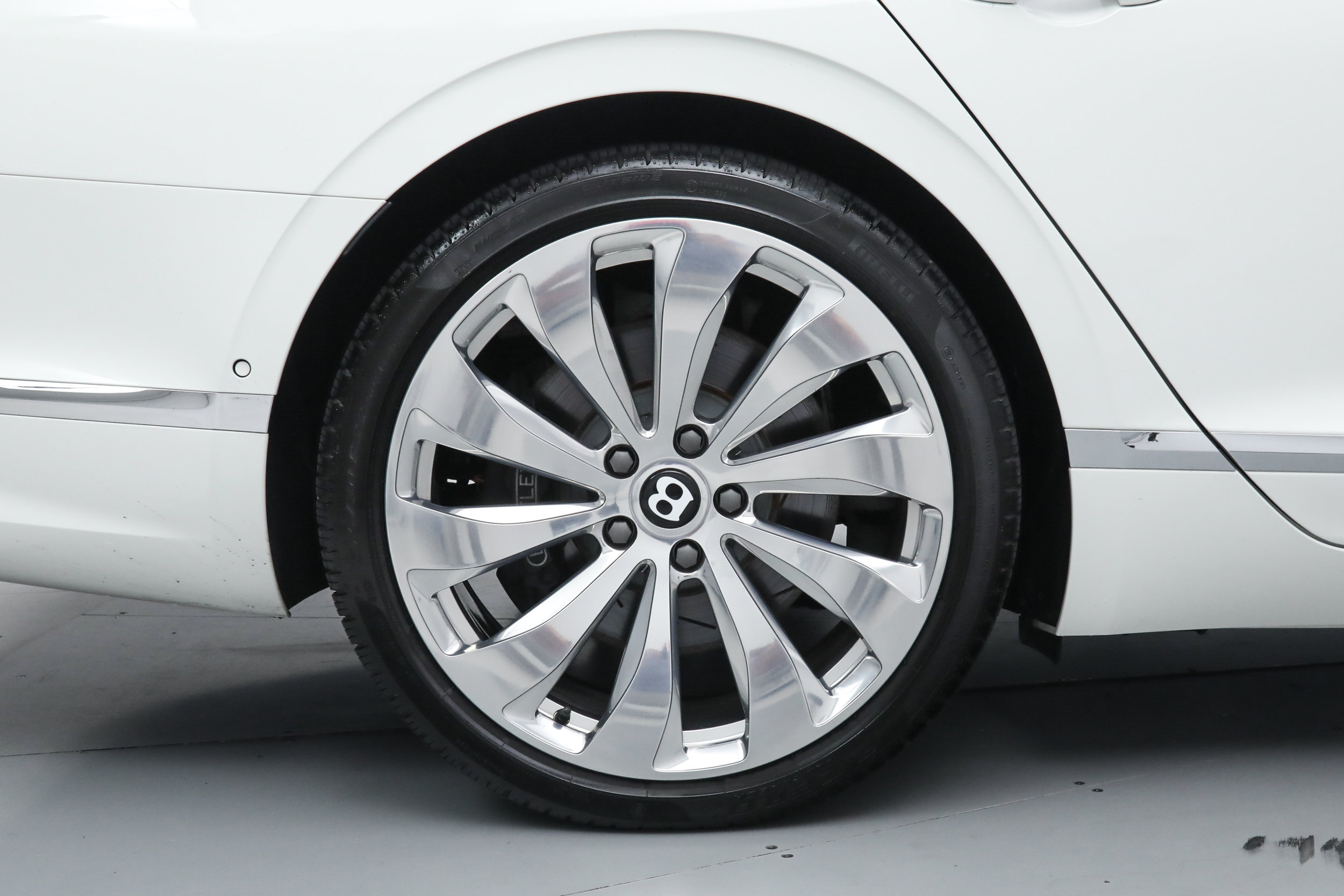 Used 2022 Bentley Flying Spur Plug-In Hybrid AWD/4WD image 41