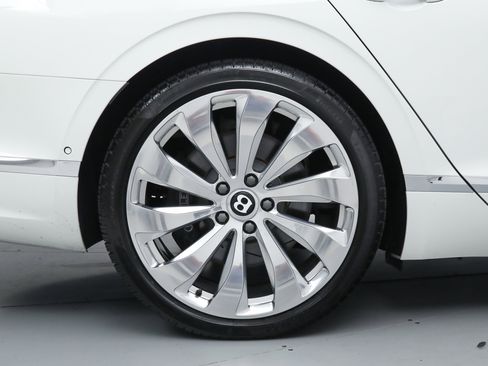 Used 2022 Bentley Flying Spur Plug-In Hybrid AWD/4WD image 41