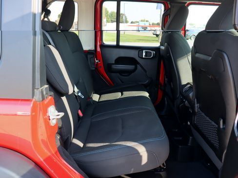 Used 2025 Jeep Wrangler Unlimited Rubicon 4xe w/ Safety Group AWD/4WD image 11