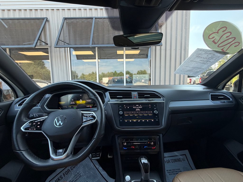 Used 2023 Volkswagen Tiguan SE R-Line FWD image 9