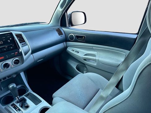 Used 2011 Toyota Tacoma PreRunner w/ TRD Sport Pkg image 19