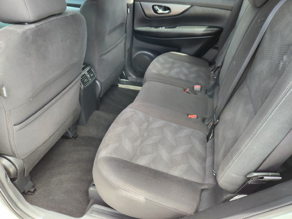 Used 2016 Nissan Rogue S w/ Appearance Package FWD image 12