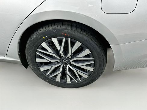 Used 2023 Nissan Altima 2.5 SV FWD image 11