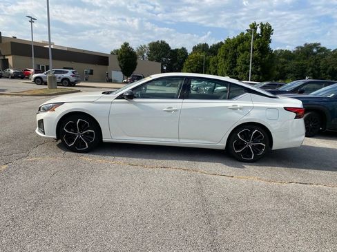 Used 2025 Nissan Altima 2.5 SR FWD image 4