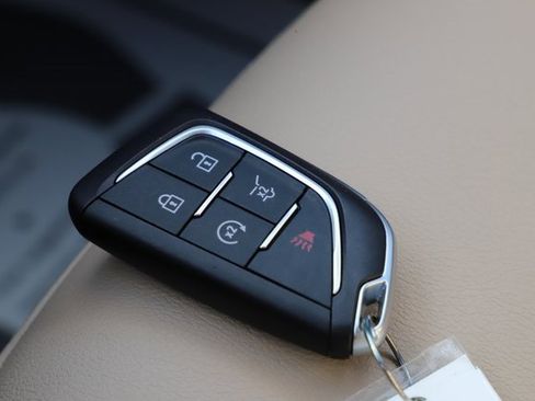 Used 2024 Cadillac XT4 Luxury w/ Cold Weather Package image 32