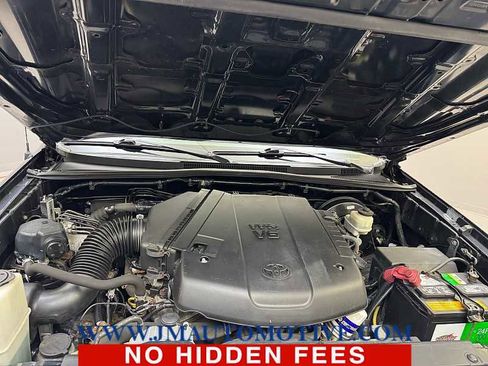 Used 2015 Toyota Tacoma w/ SR5 Package image 10