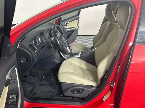 Used 2018 Volvo V60 T5 Dynamic w/ Vision Package image 22