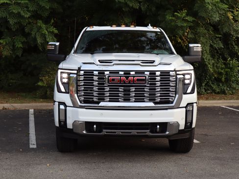 Used 2025 GMC Sierra 2500 Denali w/ Denali Reserve Package AWD/4WD image 3
