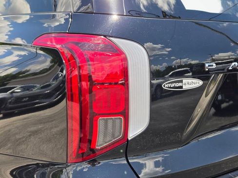 Certified 2025 Hyundai Palisade Calligraphy FWD image 7