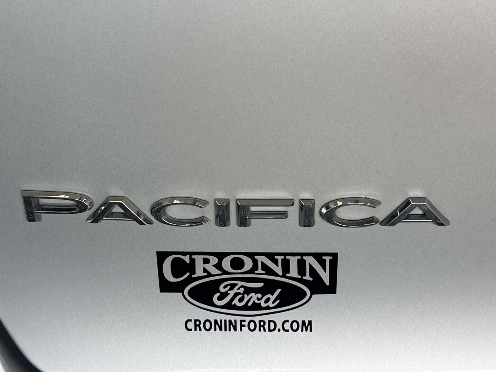 Used 2024 Chrysler Pacifica Touring-L FWD image 8