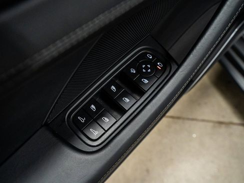 Used 2022 Porsche Panamera GTS image 33