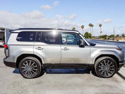 Used 2025 Lexus GX 550 w/ Cold Area Package AWD/4WD image 13