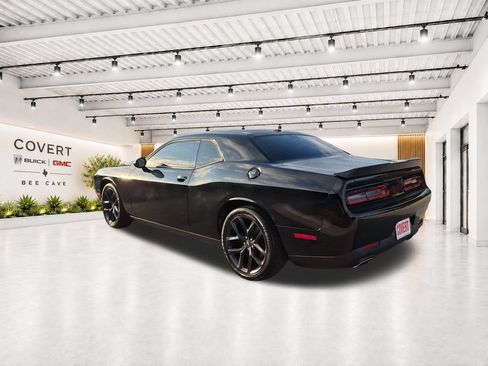 Used 2020 Dodge Challenger SXT w/ Driver Convenience Group RWD image 10