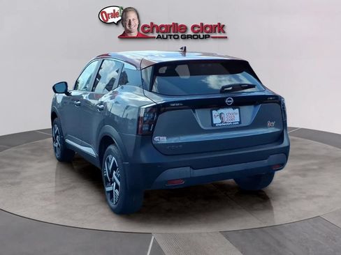Used 2025 Nissan Kicks SV FWD image 3