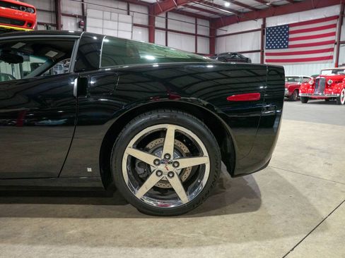 Used 2007 Chevrolet Corvette Coupe w/ Performance Package RWD image 5
